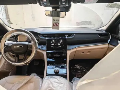 2025 جييب جراند شيروكي لاريدو