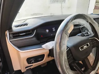 2025 جييب جراند شيروكي لاريدو