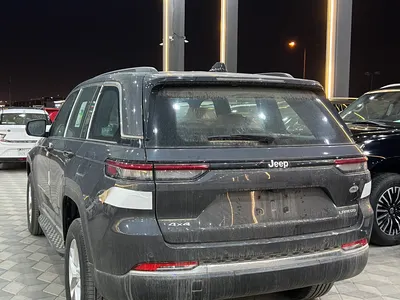 2025 جييب جراند شيروكي لاريدو