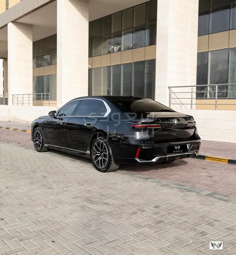 2024 بي ام دبليو الفئة السابعة 740 إل أي