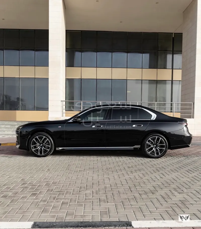 2024 بي ام دبليو الفئة السابعة 740 إل أي