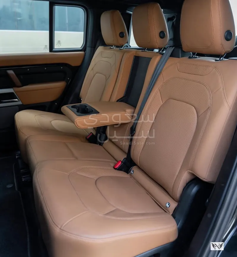 2023 لاند روفر ديفيندر اتش اس اي