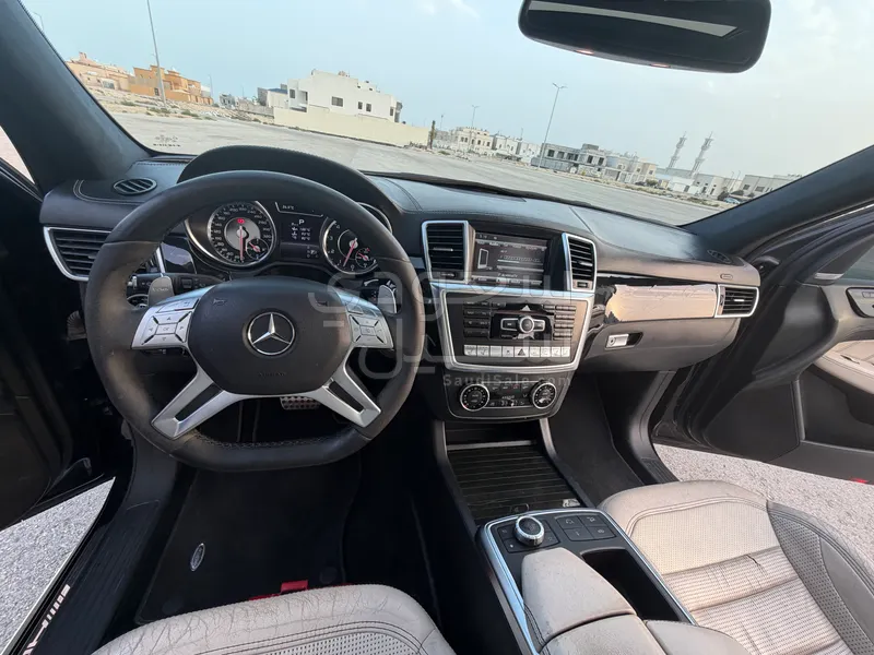 2015 مرسيدس - بنز إم إل 63 أي إم جي