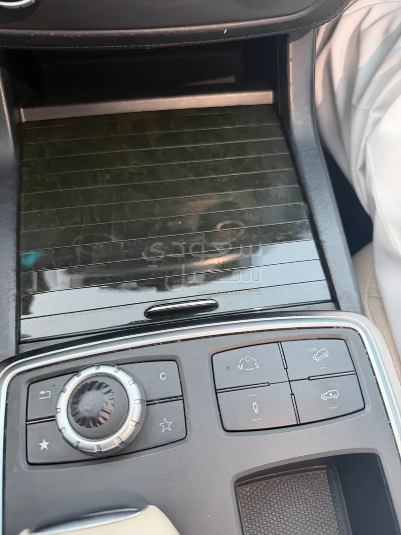 2015 مرسيدس - بنز إم إل 63 أي إم جي