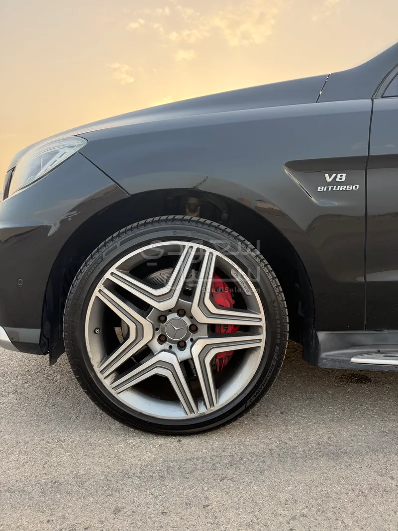 2015 مرسيدس - بنز إم إل 63 أي إم جي