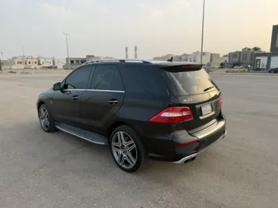 2015 مرسيدس - بنز إم إل 63 أي إم جي