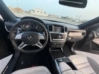 2015 مرسيدس - بنز إم إل 63 أي إم جي