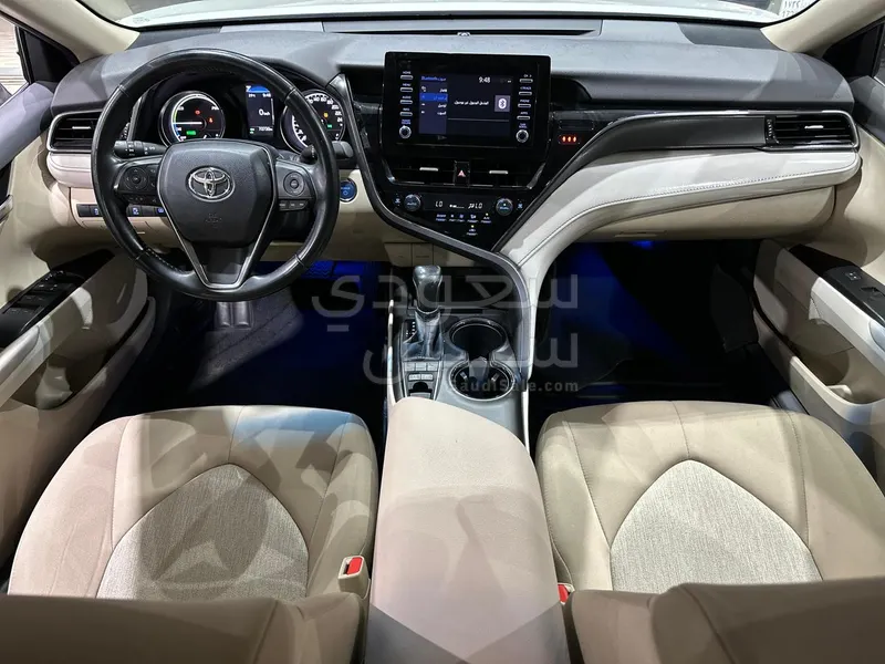 2023 تويوتا كامري جي ال اي