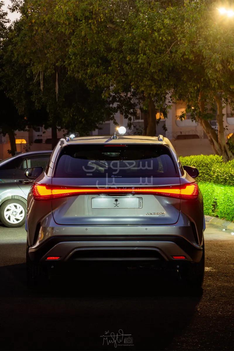 2024 لكزس أر إكس 350