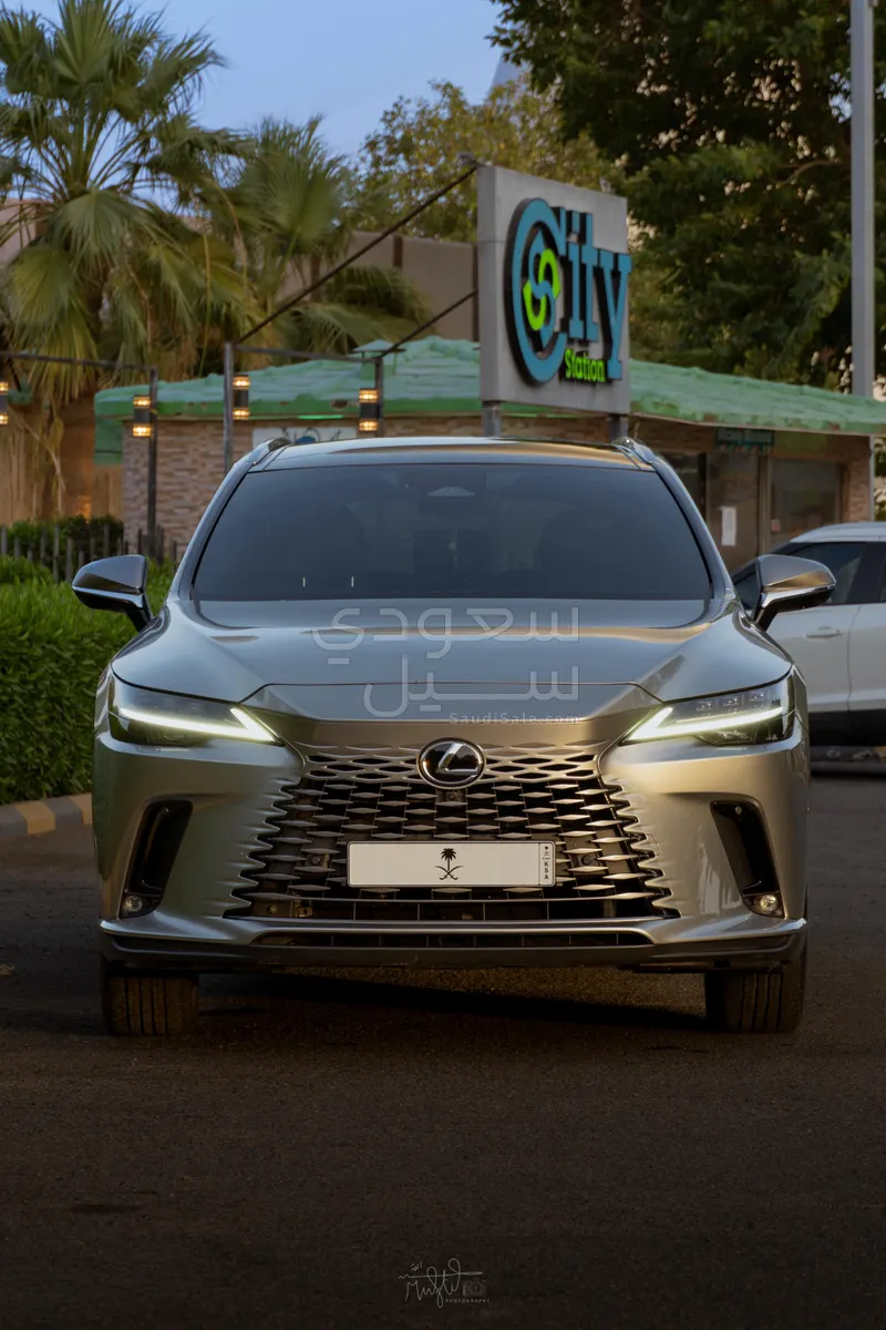 2024 لكزس أر إكس 350