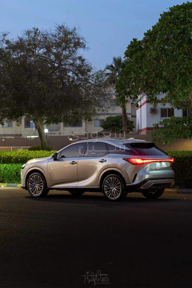 2024 لكزس أر إكس 350