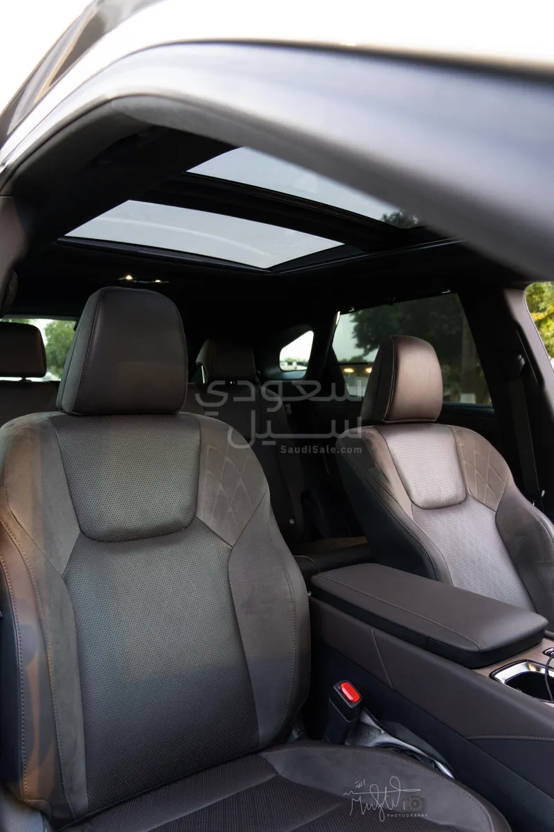 2024 لكزس أر إكس 350