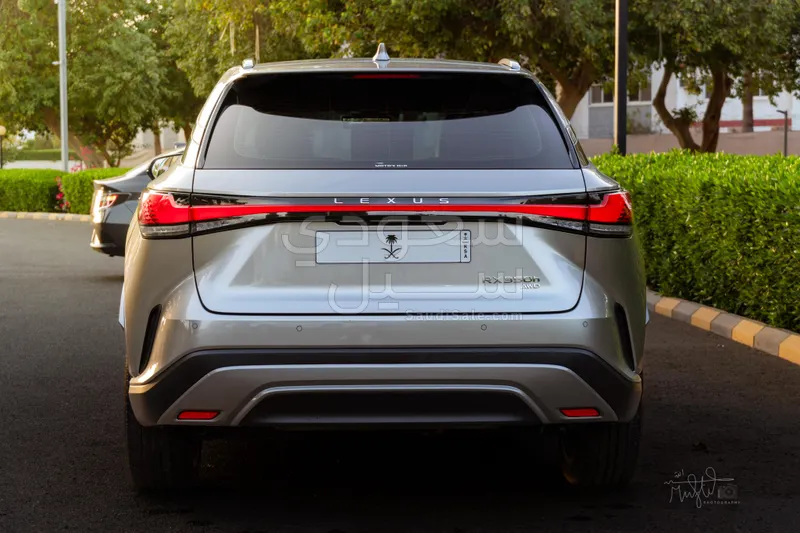 2024 لكزس أر إكس 350