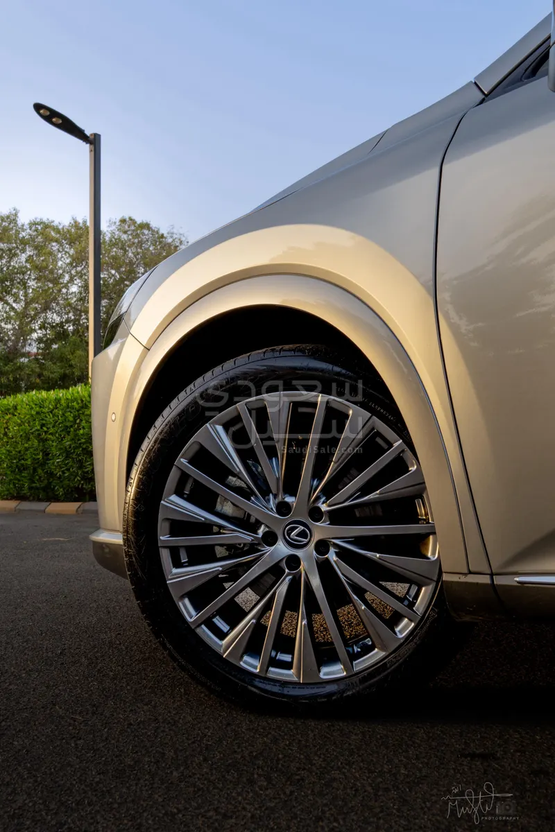 2024 لكزس أر إكس 350