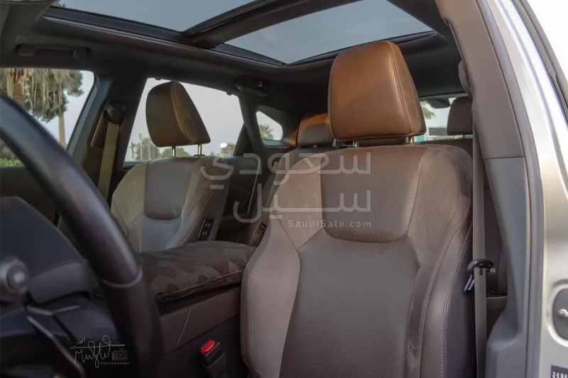 2024 لكزس أر إكس 350