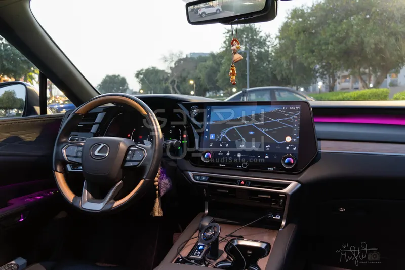 2024 لكزس أر إكس 350