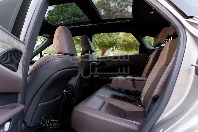 2024 لكزس أر إكس 350