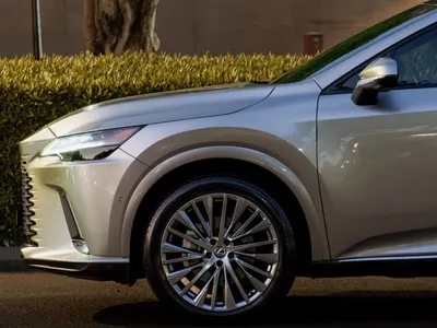 2024 لكزس أر إكس 350