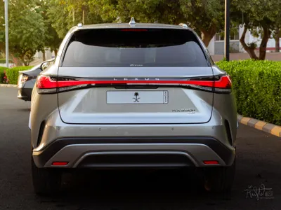 2024 لكزس أر إكس 350