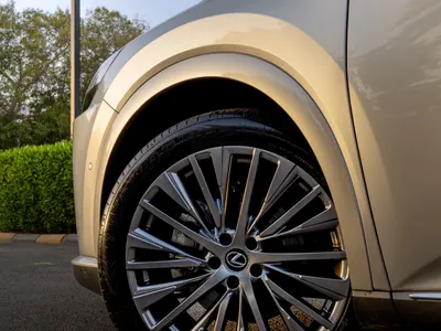 2024 لكزس أر إكس 350