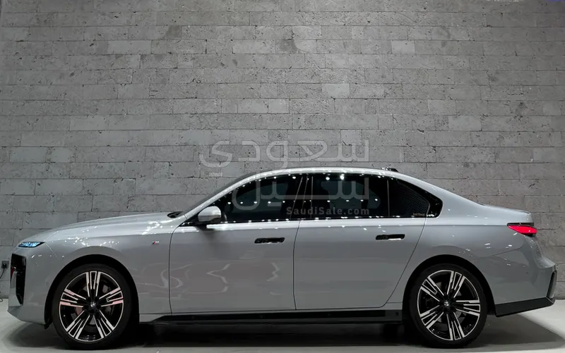 2023 بي ام دبليو الفئة السابعة 735أي