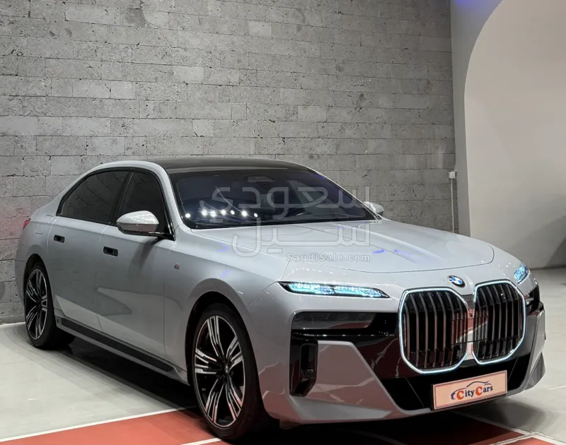 2023 بي ام دبليو الفئة السابعة 735أي