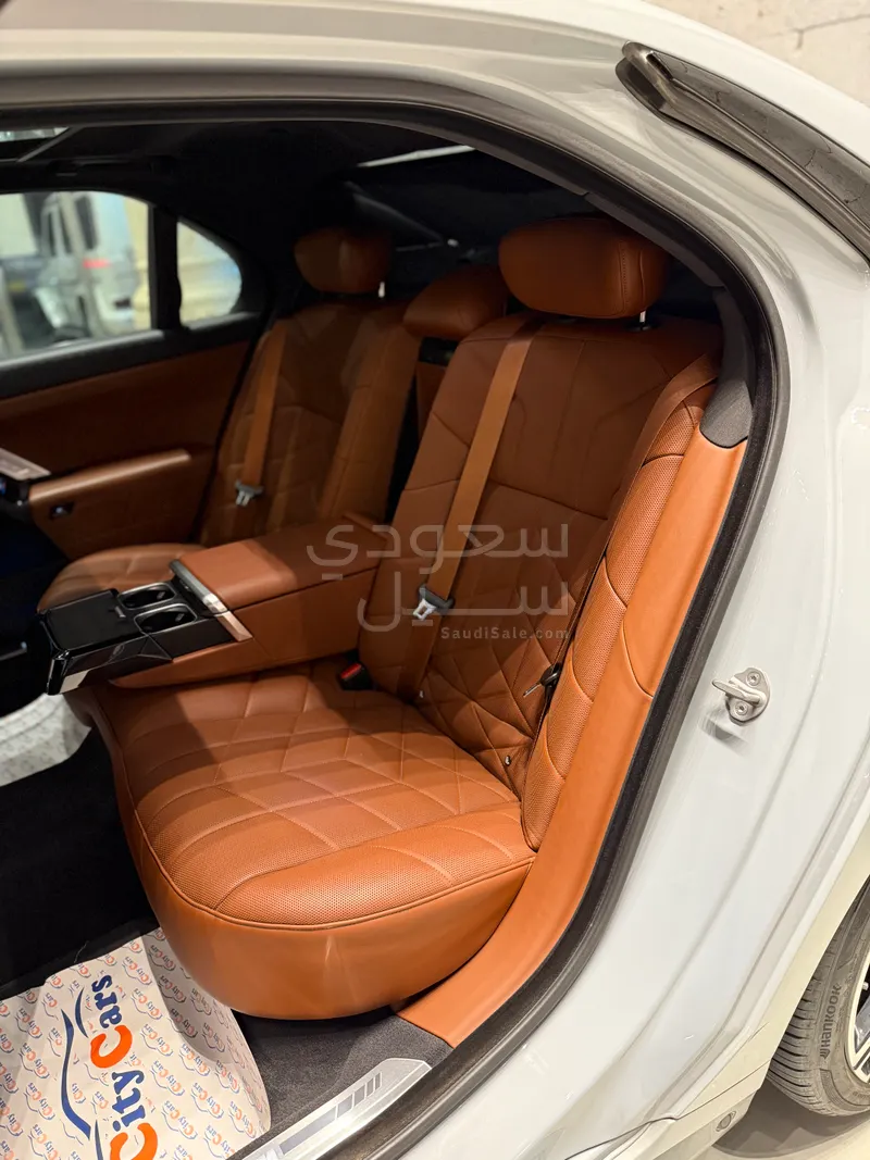 2023 بي ام دبليو الفئة السابعة 735أي