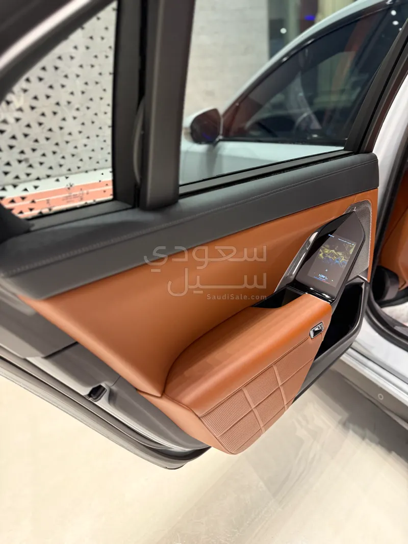 2023 بي ام دبليو الفئة السابعة 735أي