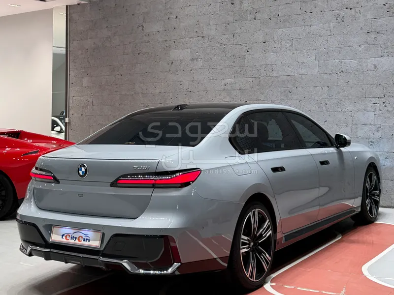 2023 بي ام دبليو الفئة السابعة 735أي