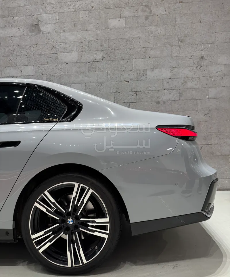 2023 بي ام دبليو الفئة السابعة 735أي