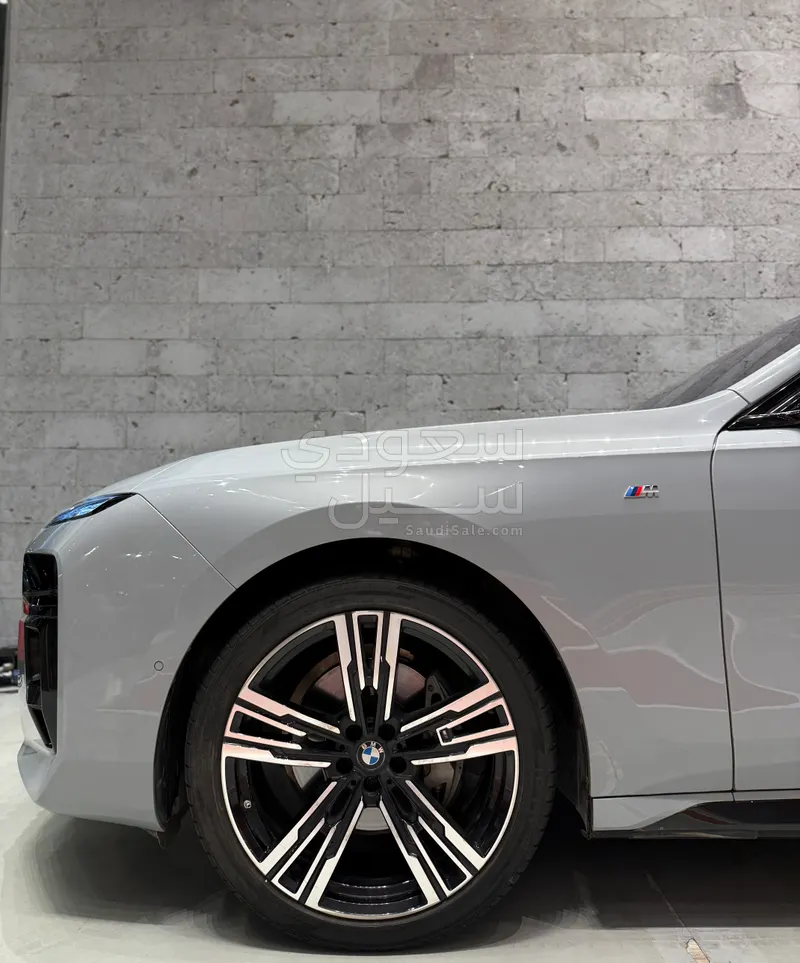 2023 بي ام دبليو الفئة السابعة 735أي