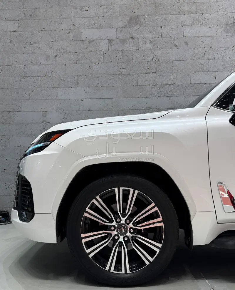 2024 لكزس إل إكس 600