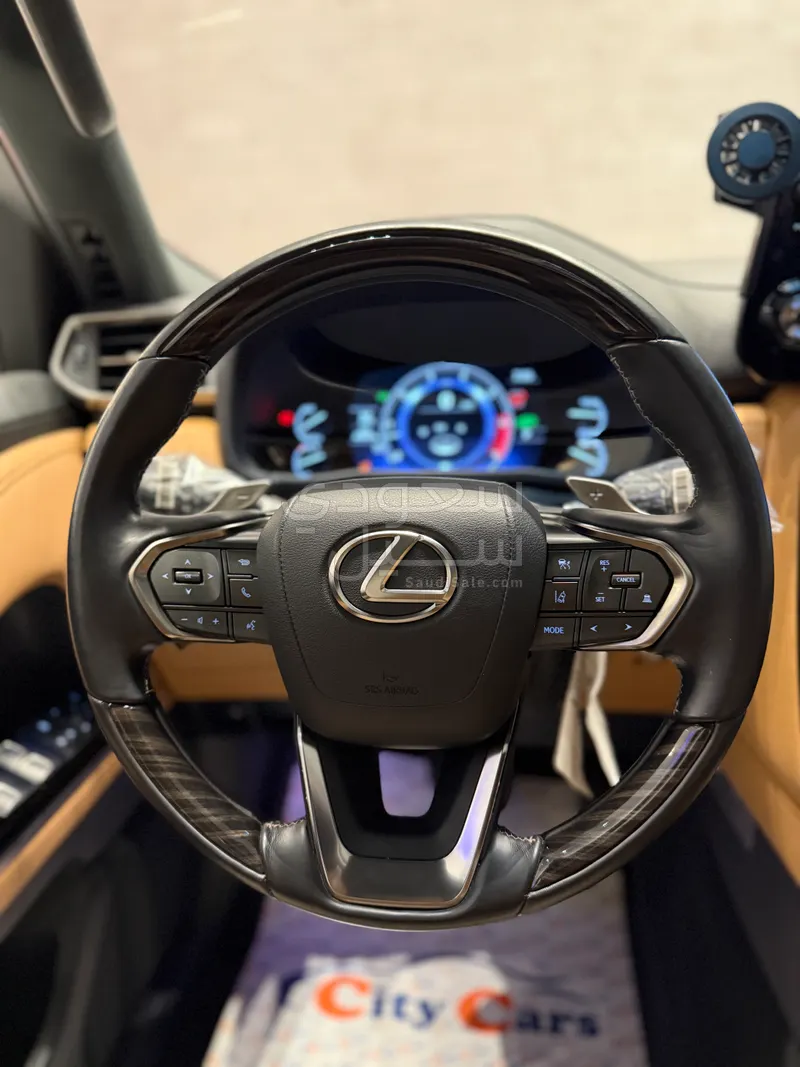 2024 لكزس إل إكس 600