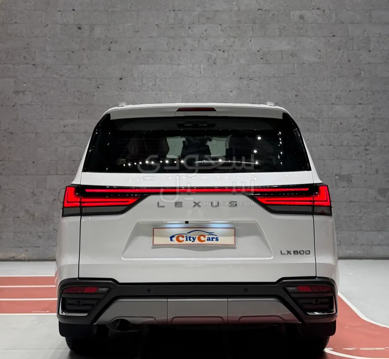 2024 لكزس إل إكس 600