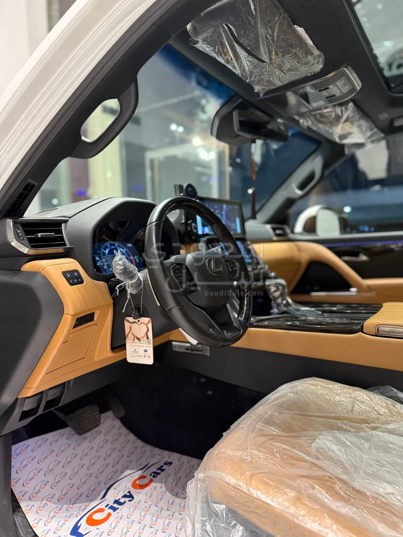 2024 لكزس إل إكس 600