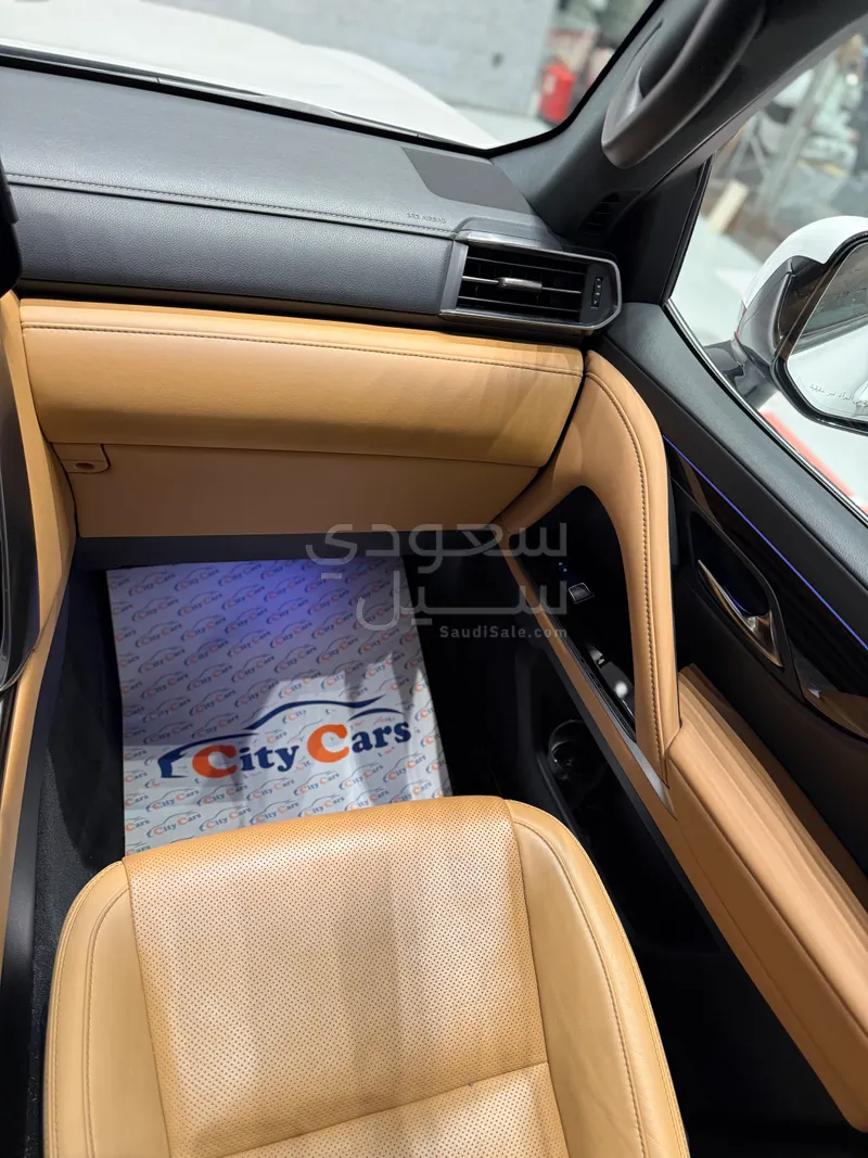 2024 لكزس إل إكس 600