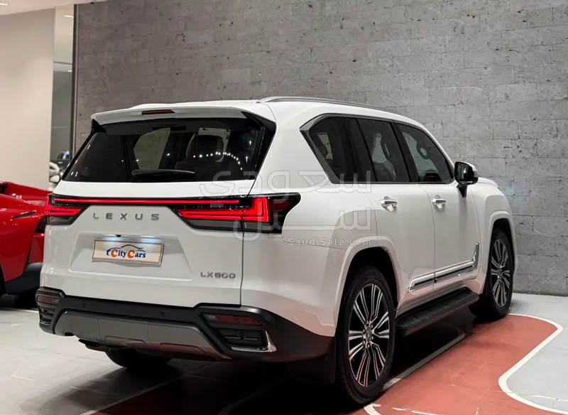 2024 لكزس إل إكس 600