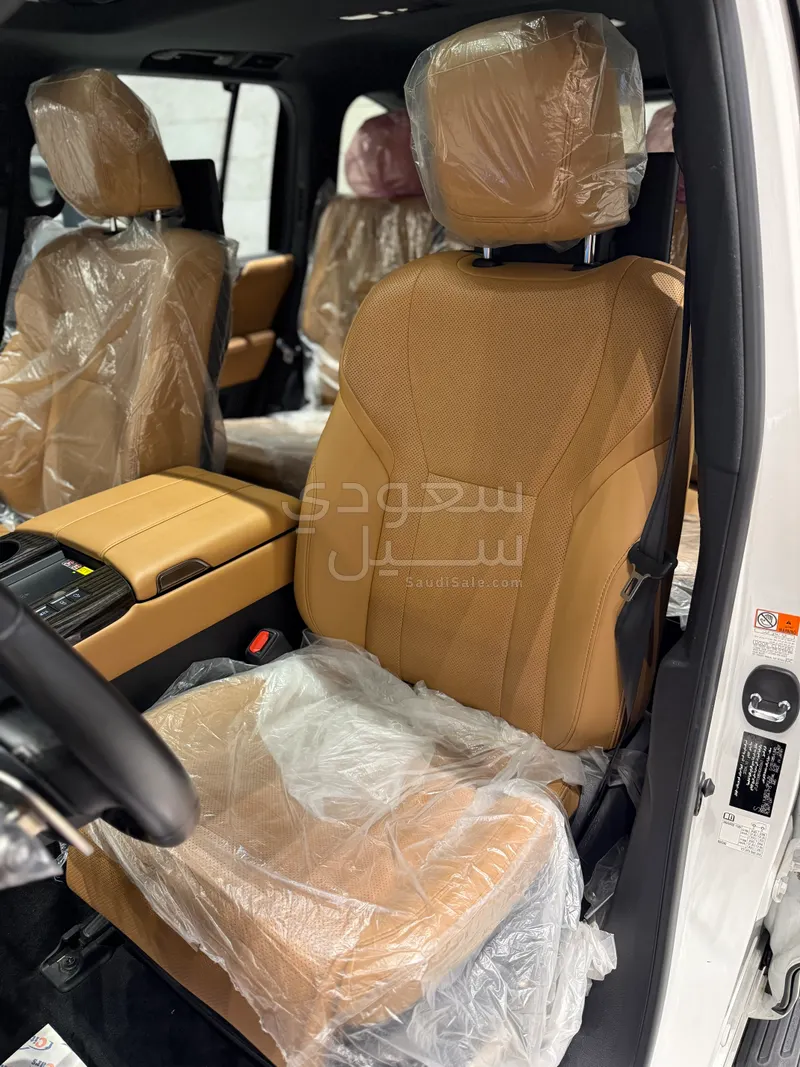 2024 لكزس إل إكس 600