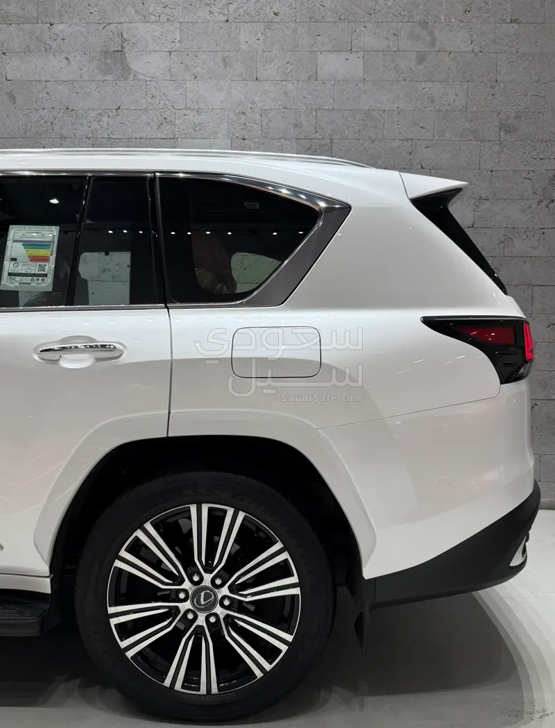 2024 لكزس إل إكس 600