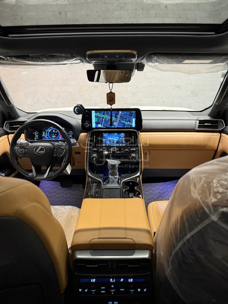 2024 لكزس إل إكس 600