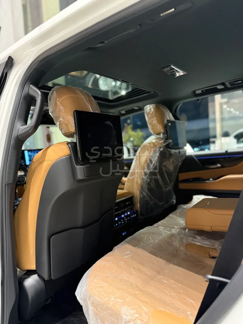 2024 لكزس إل إكس 600