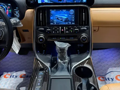 2024 لكزس إل إكس 600