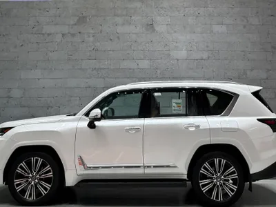 2024 لكزس إل إكس 600