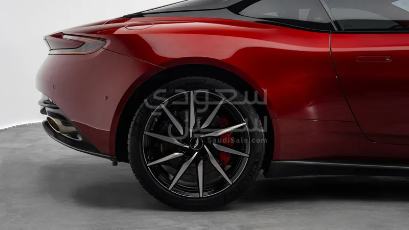 2018 استون مارتن دي بي 11