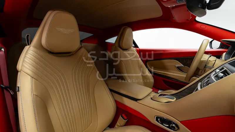 2018 استون مارتن دي بي 11