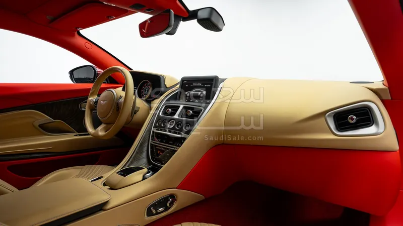 2018 استون مارتن دي بي 11