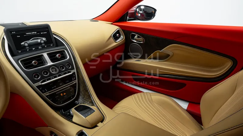 2018 استون مارتن دي بي 11