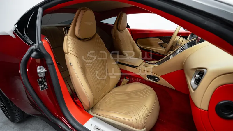 2018 استون مارتن دي بي 11