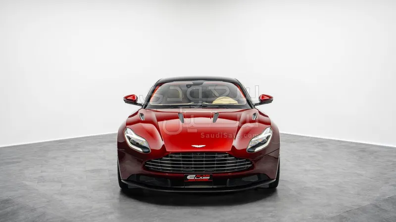 2018 استون مارتن دي بي 11