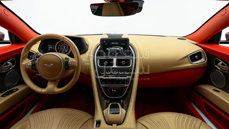 2018 استون مارتن دي بي 11